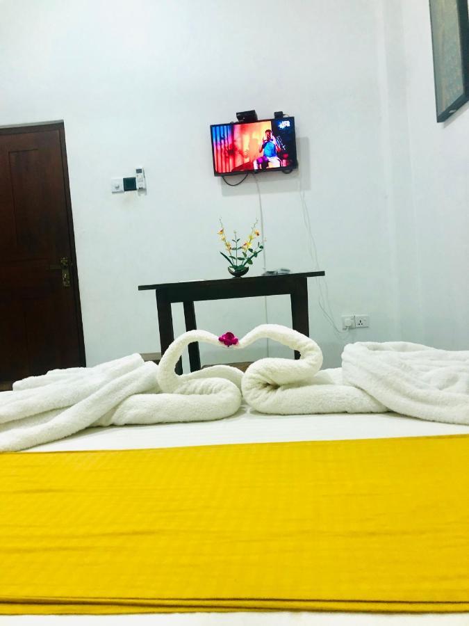 Freedom Inn Negombo Bagian luar foto