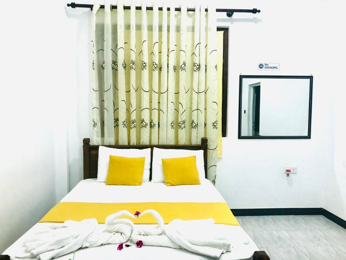 Freedom Inn Negombo Bagian luar foto